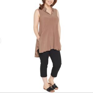 Women with Control Petite Tunic & Crop Pants Set